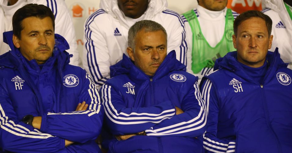 Chelsea and Mourinho must ‘wake up’, says Neville