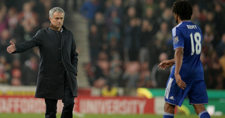 Remy: Chelsea players want Mourinho to stay
