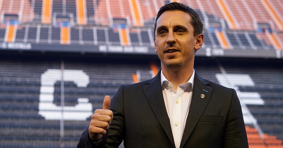 Man United back Van Gaal but watch Neville