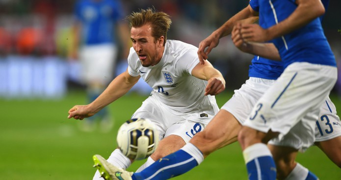 Chiellini denies clattering debutant Kane on purpose