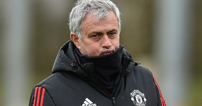 Scholes jumps at chance to stick Man Utd knife into Mourinho
