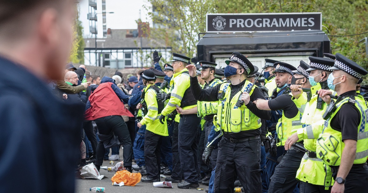 Man Utd protestor appears to be punched on ground by Police