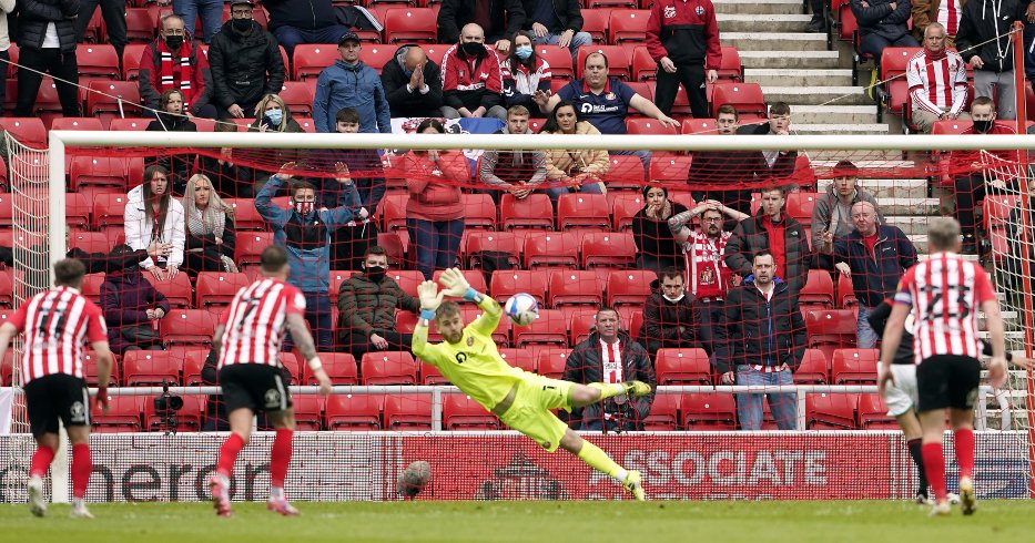 Sunderland 2-1 Lincoln (agg 2-3): Black Cats waste fightback