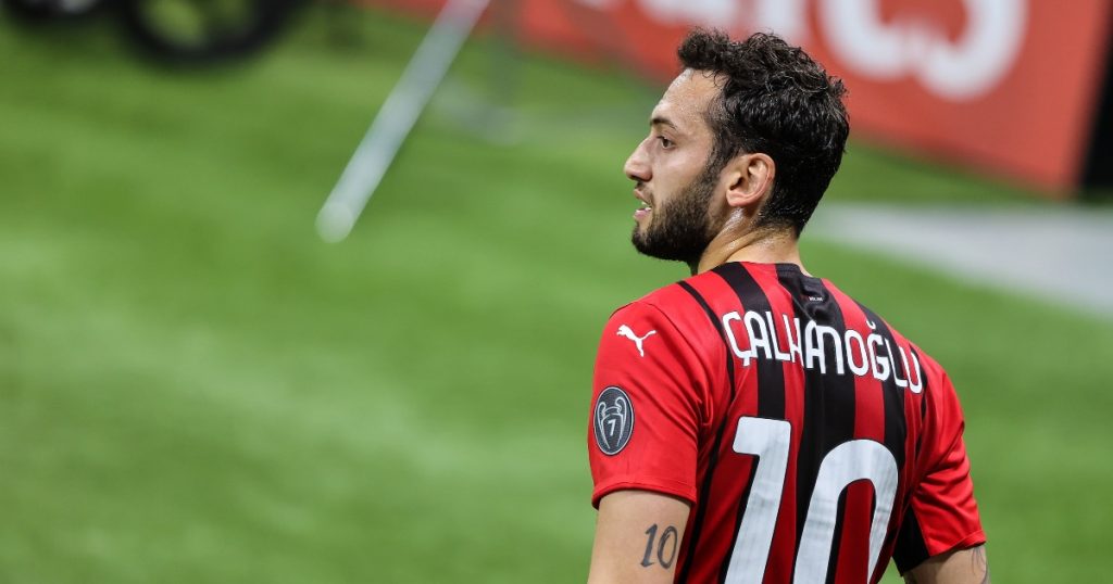 Liverpool 'in talks' with free agent amid Man Utd angling