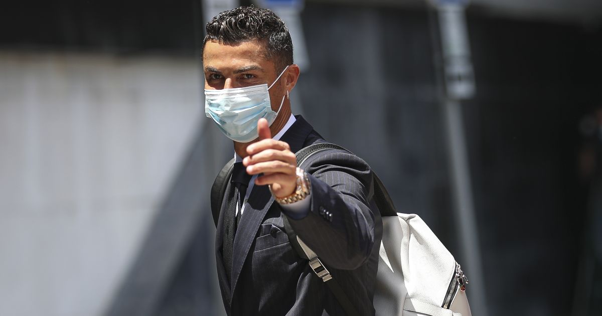 Juventus star Ronaldo responds to Man Utd, PSG links - Football365