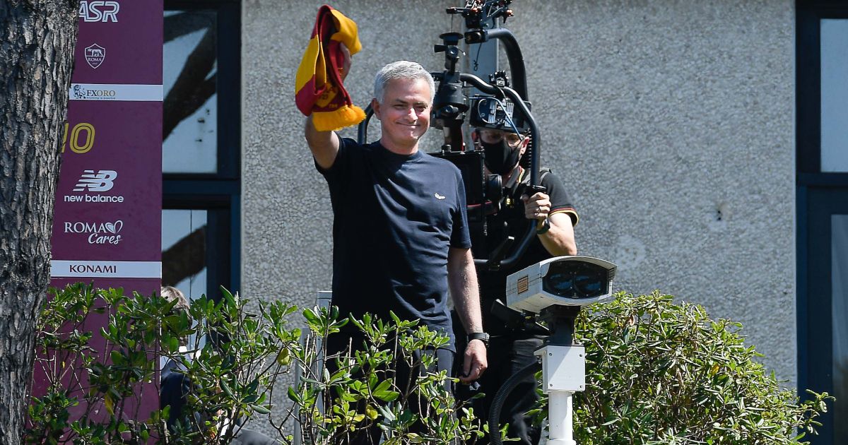 Jose Mourinho at odds with Roma bosses over Man Utd midfield transfer target