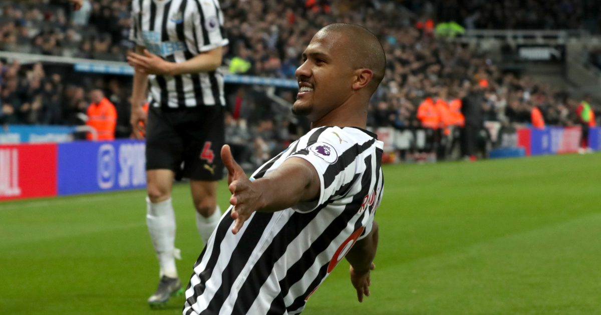 La ex estrella de Newcastle se reúne con Benítez; se une al Everton en transferencia gratuita