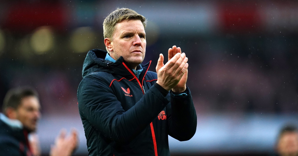 Eddie Howe applauds the fans