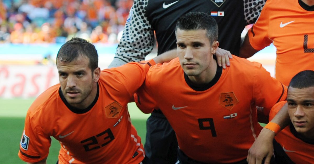 Van der Vaart angered as Chelsea star is compared to Van Persie