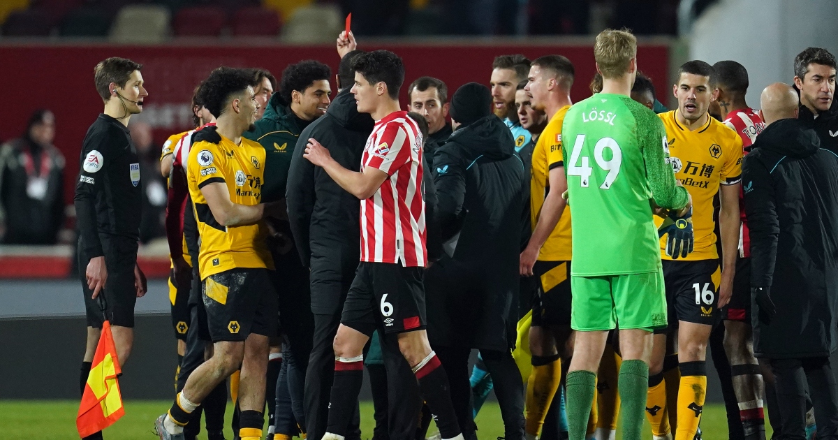 Brentford head coach Thomas Frank being shown a red card