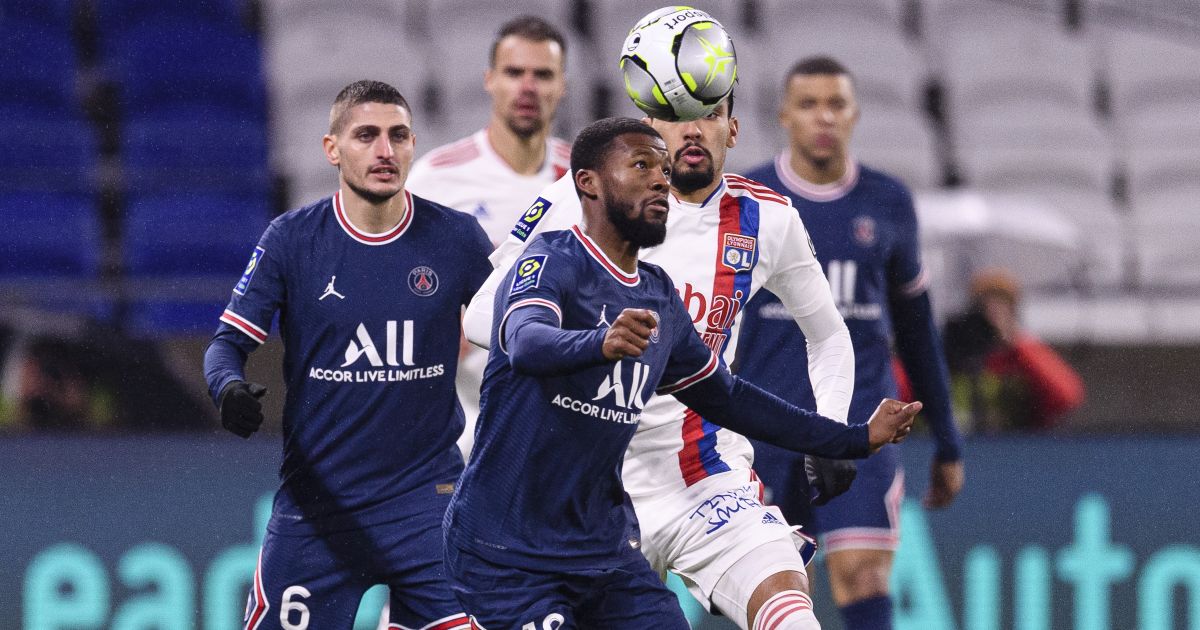 Newcastle target Georginio Wijnaldum controls the ball