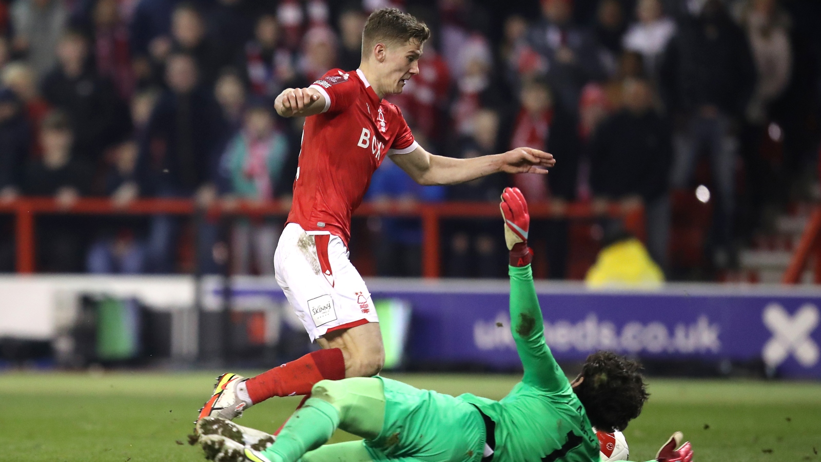 ноттингем форест ливерпуль 22 октября. чемпионат англии – ливерпуль. англия премьер лига. прыжок алиссона в матче ливерпуль. аякс – ливерпуль.