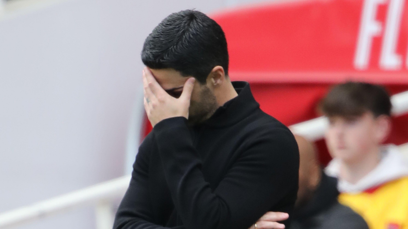 Mikel Arteta looks dejected