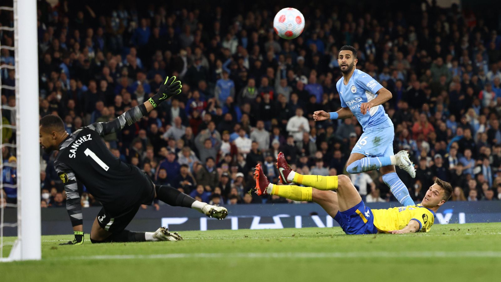 Chelsea join race for Man City star Mahrez