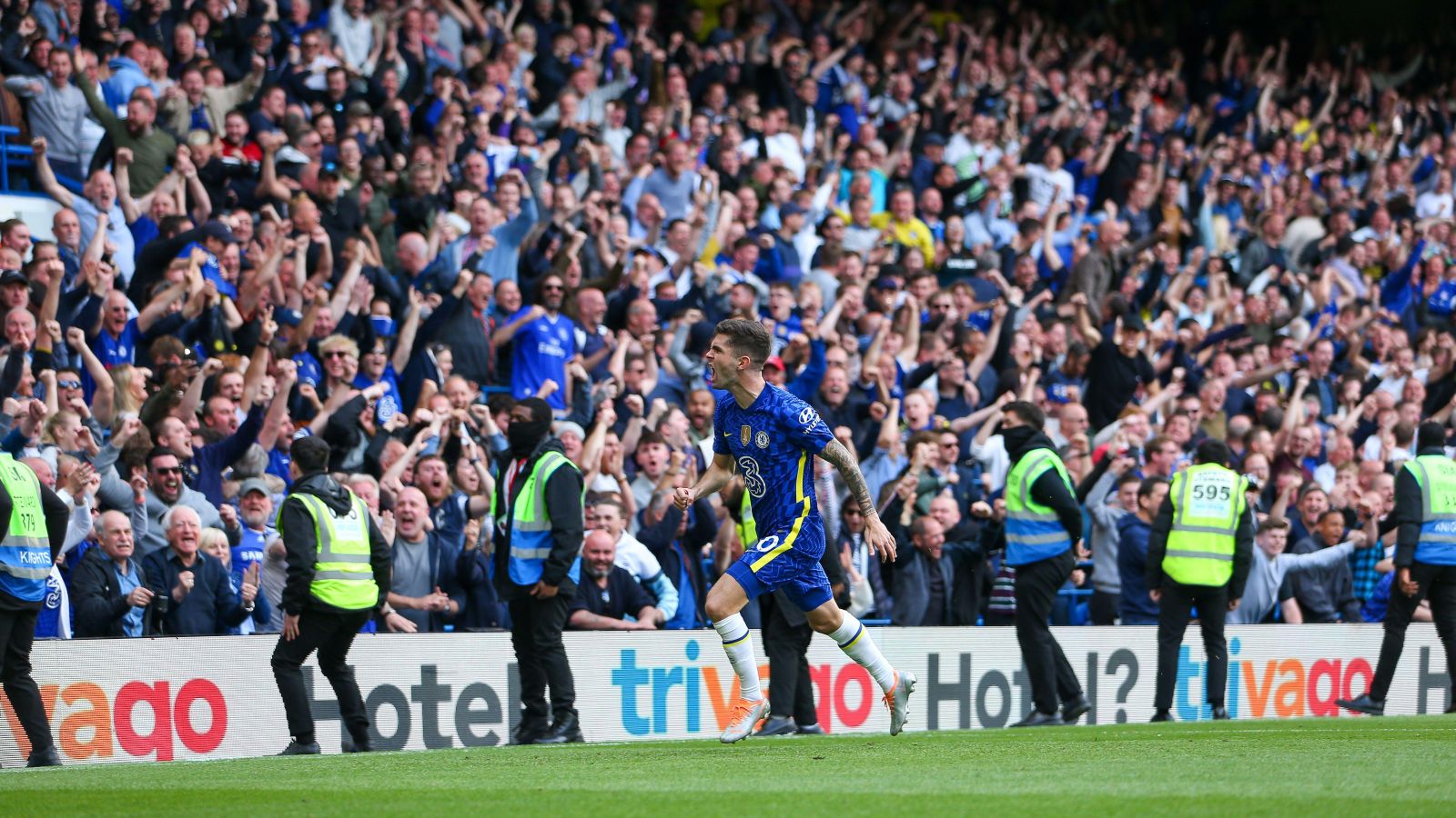 Chelsea winger Christian Pulisic celebrates