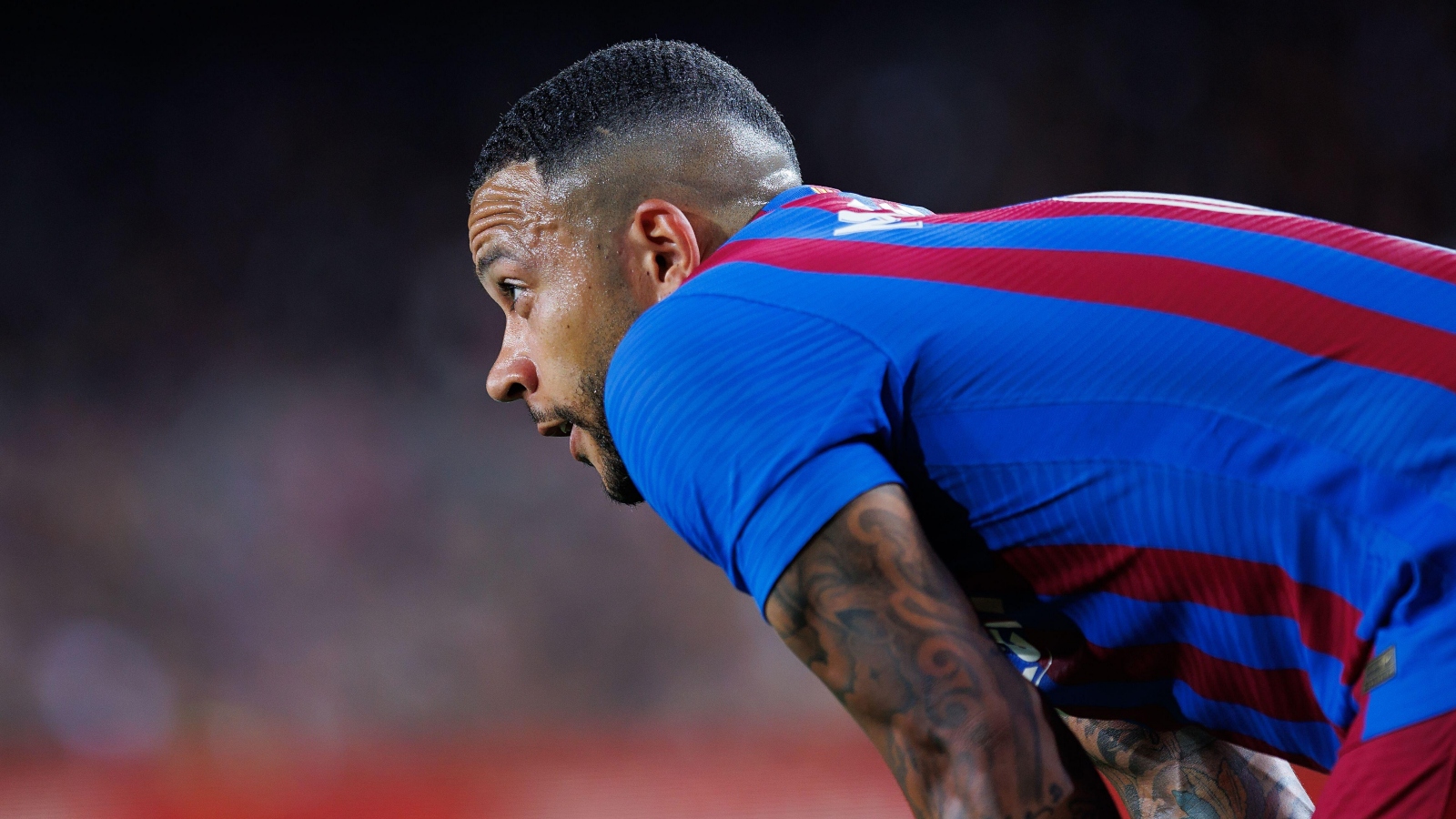 Barcelona forward Memphis Depay catching his breath