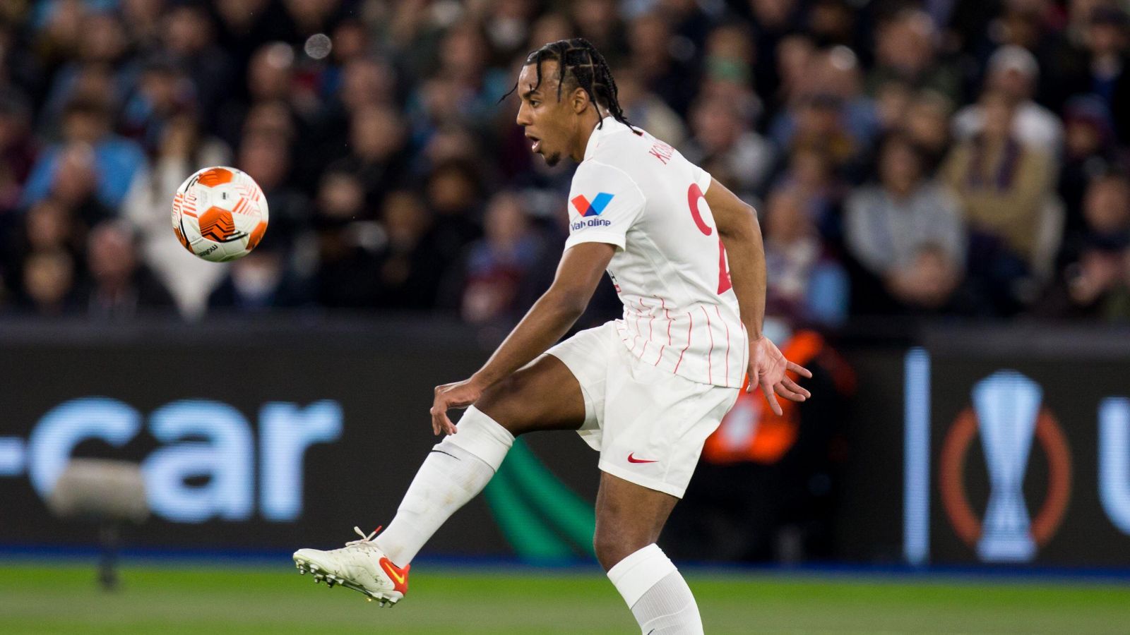 Chelsea ‘again most interested’ in €70m ‘priority’ after failing to sign Man City defender