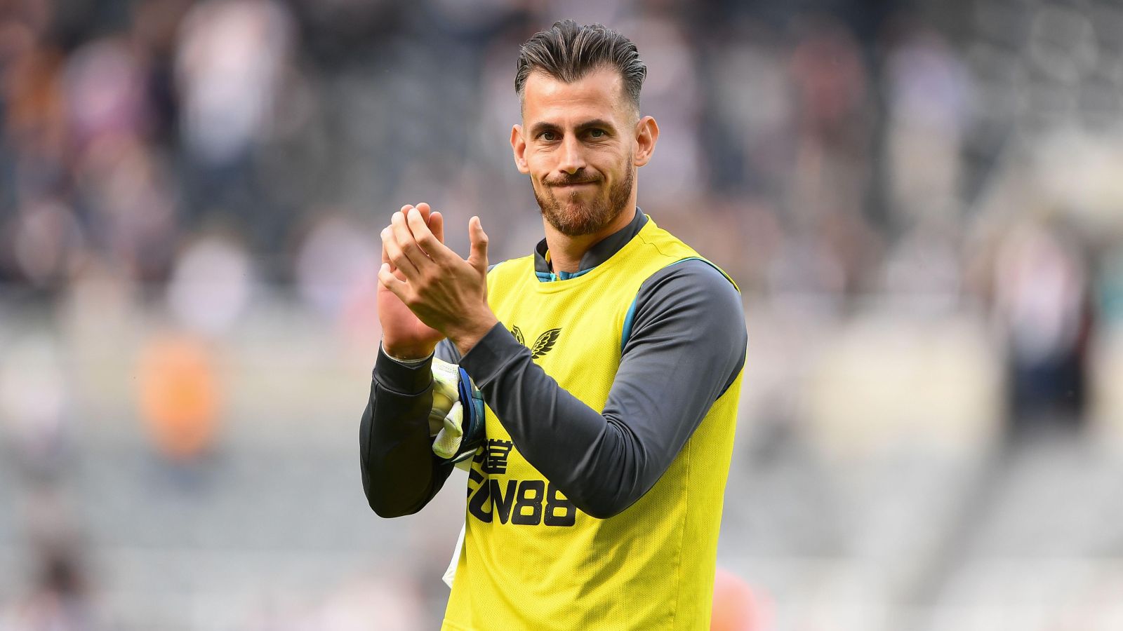 Man Utd target Martin Dubravka claps