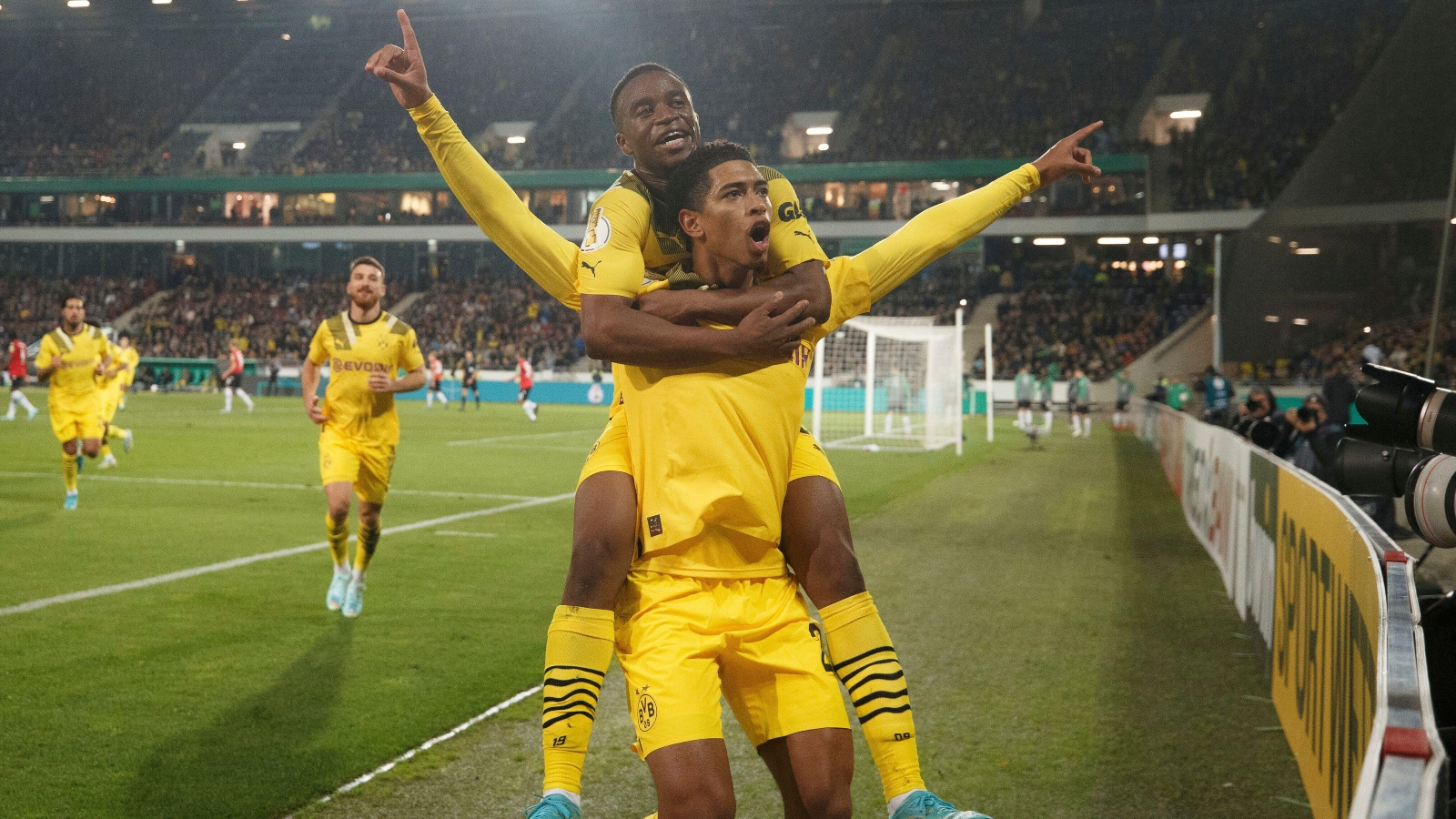 Dortmund Set Astonishing Jude Bellingham Price Liverpool tracking 