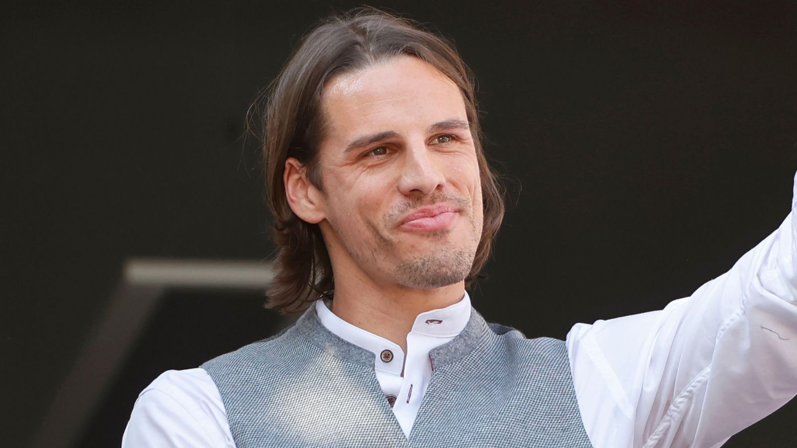 Man Utd plot fresh raid on European giants for ‘cheaper alternative’ to Premier League goalkeeper