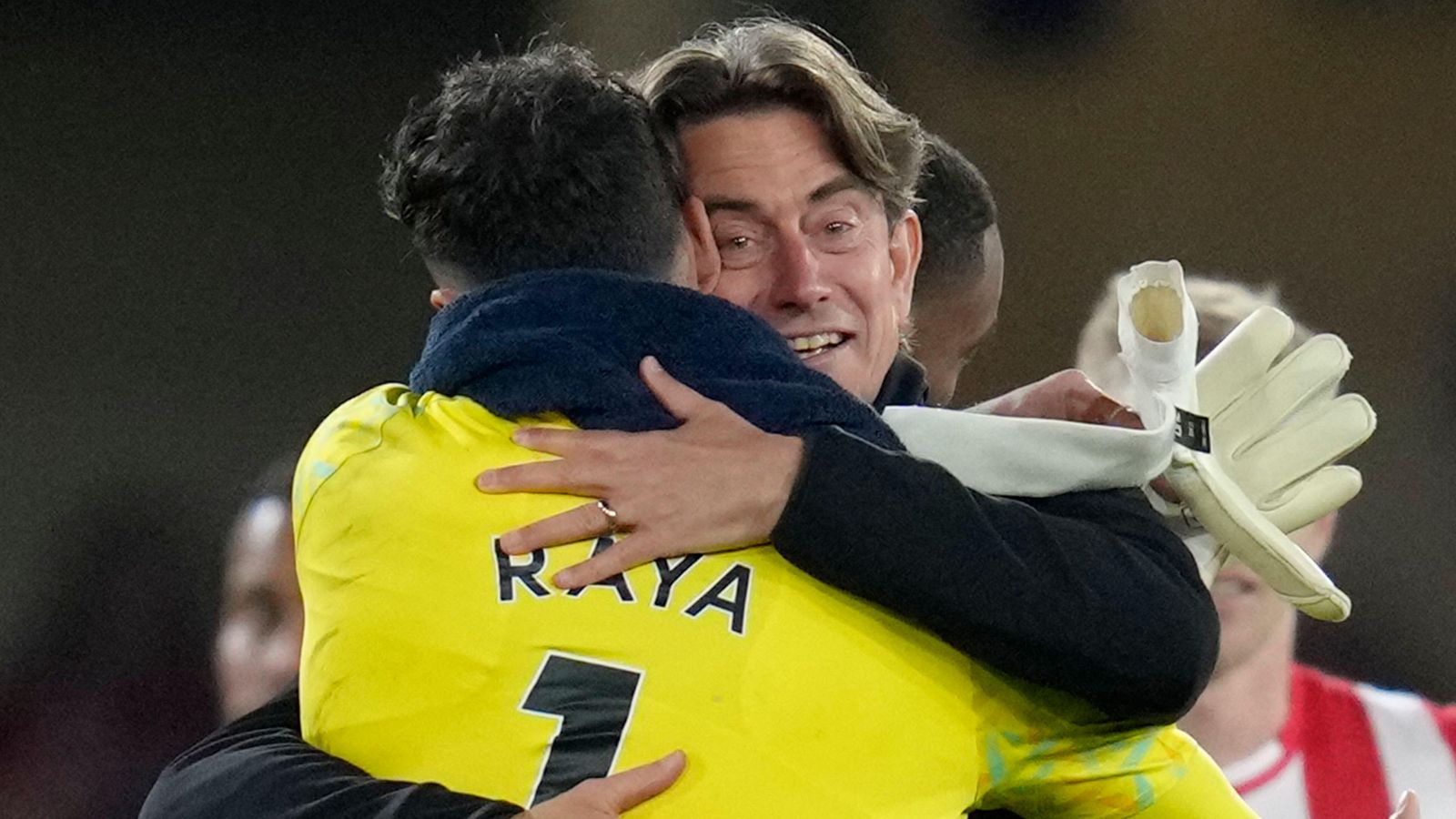 Thomas Frank hugs David Raya.