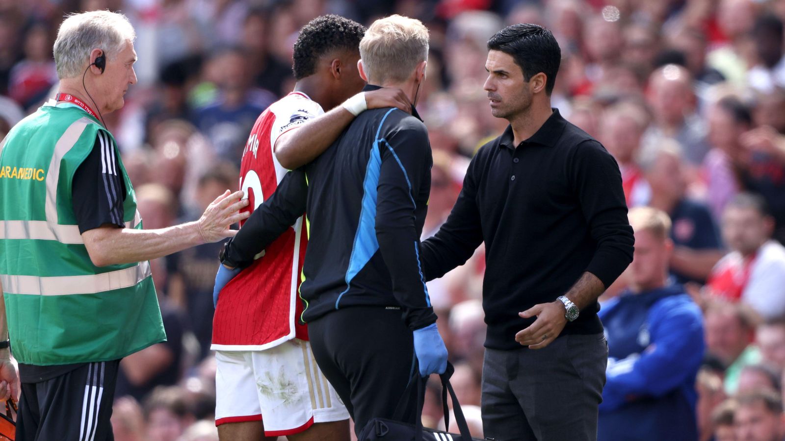 Mikel Arteta looks anxious as Jurrien Timber leaves the pitch with a knee injury.