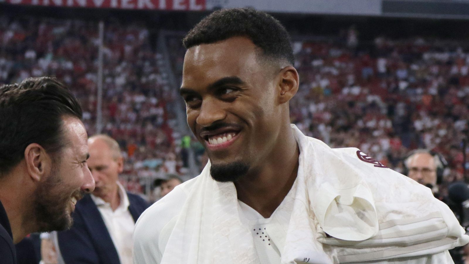 Liverpool target awaiting ‘green light’ but £80m demand could scupper deal with European giants