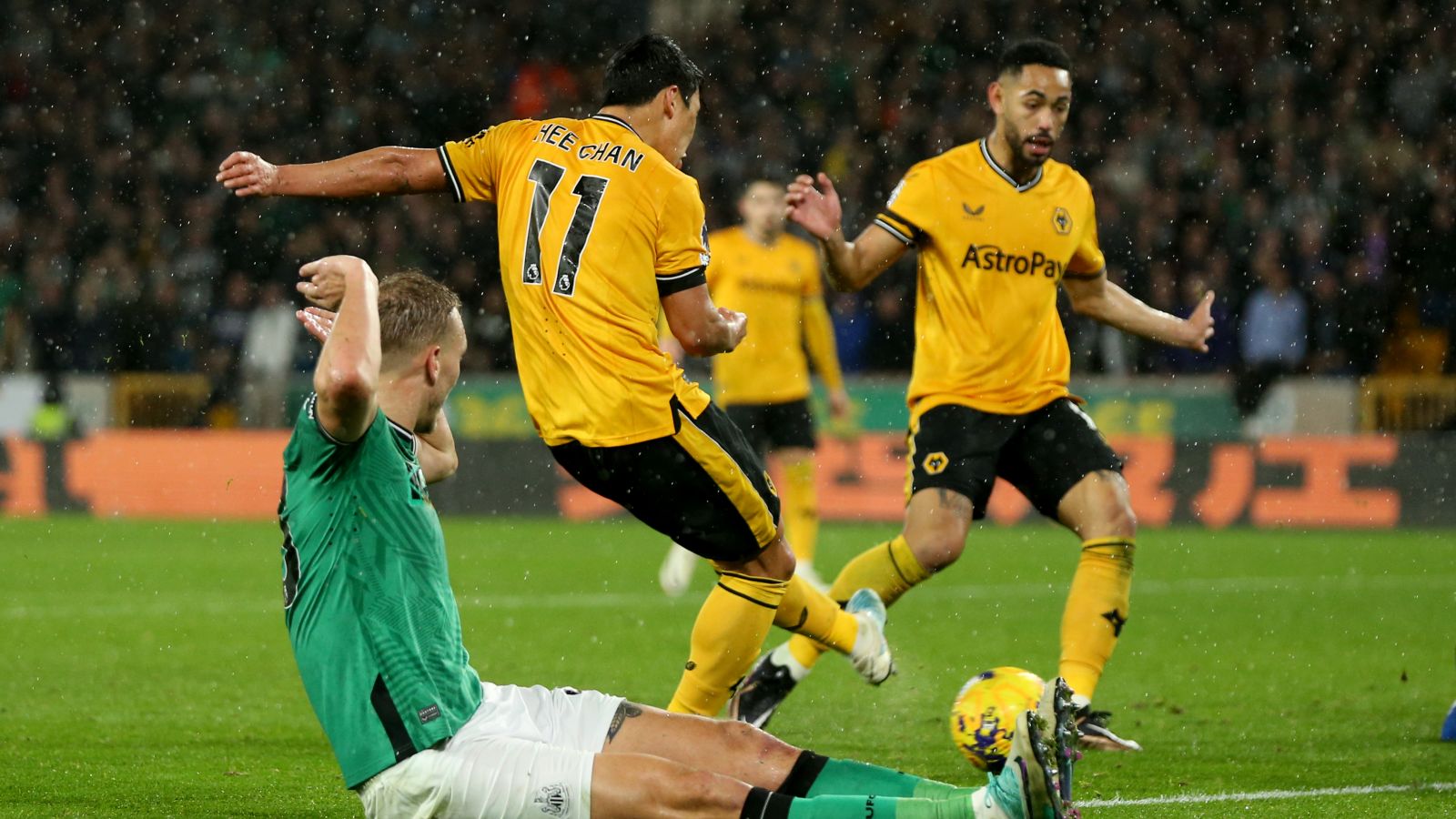 Hwang Hee-Chan scores for Wolves against Newcastle