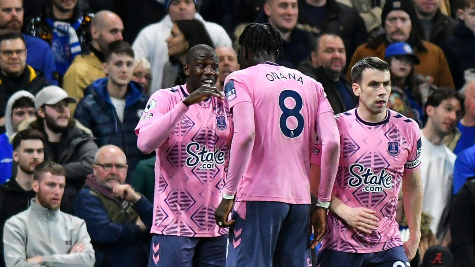 Major Everton concern as key player receives ‘offers from several clubs’ as contract talks drag on