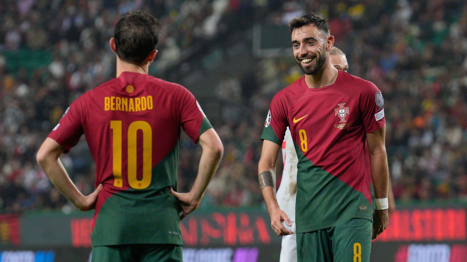 Bernardo Silva and Man Utd midfielder Bruno Fernandes