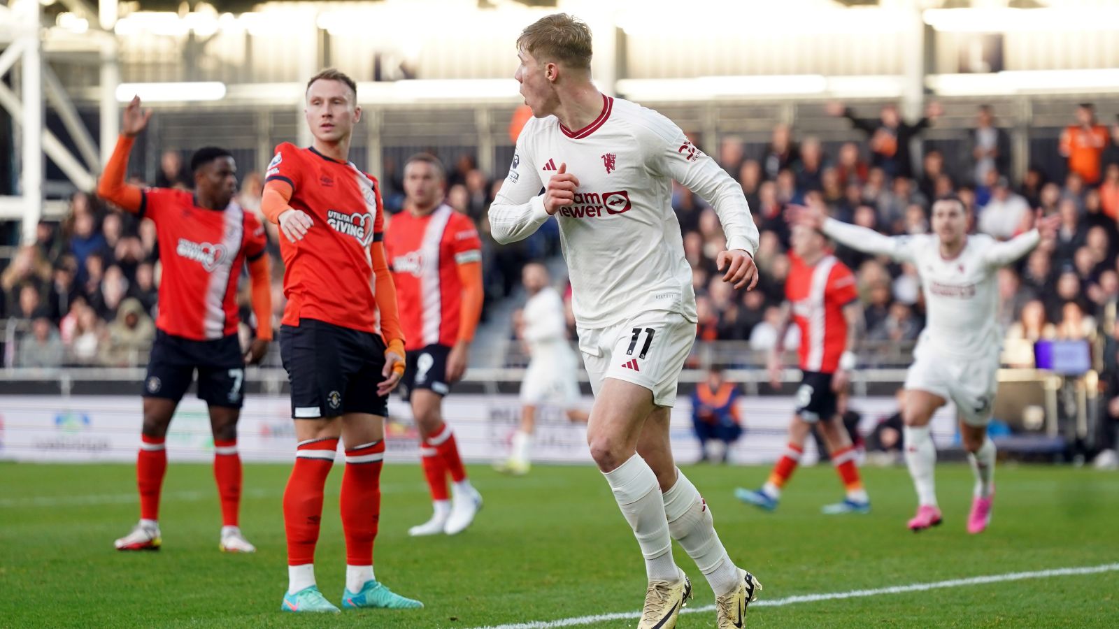 Rasmus Hojlund celebrates his second goal of the afternoon for Manchester United at Luton