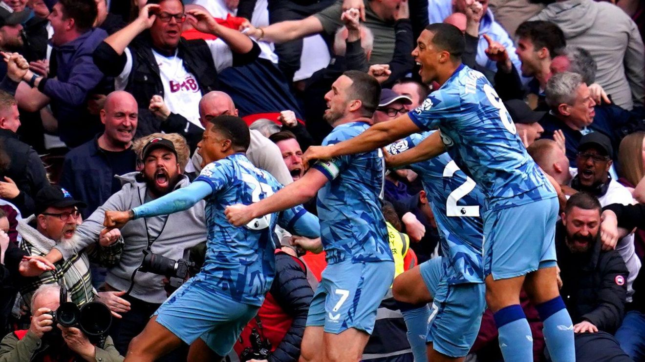 Aston Villa celebrate against Arsenal