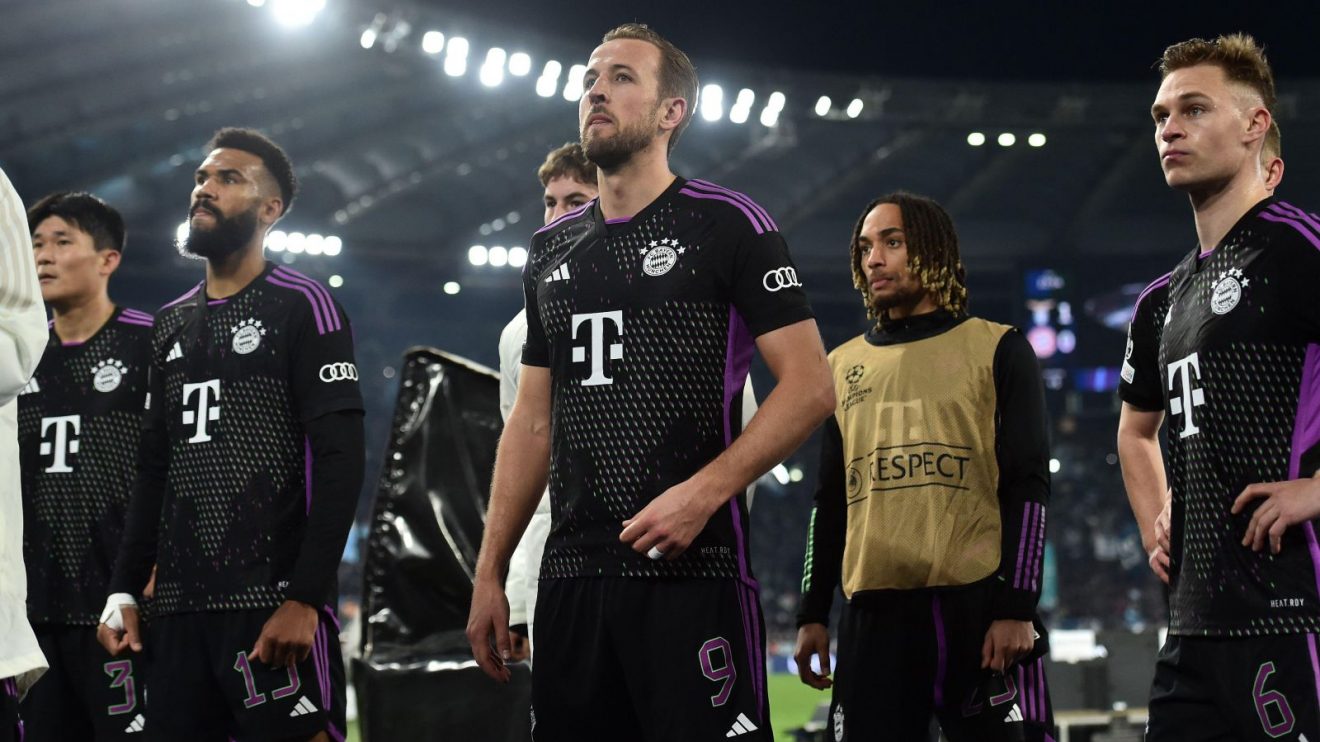 Harry Kane and his Bayern team-mates after a loss