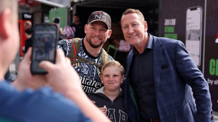 Arsenal legend Ray Parlour gets a picture with a fan