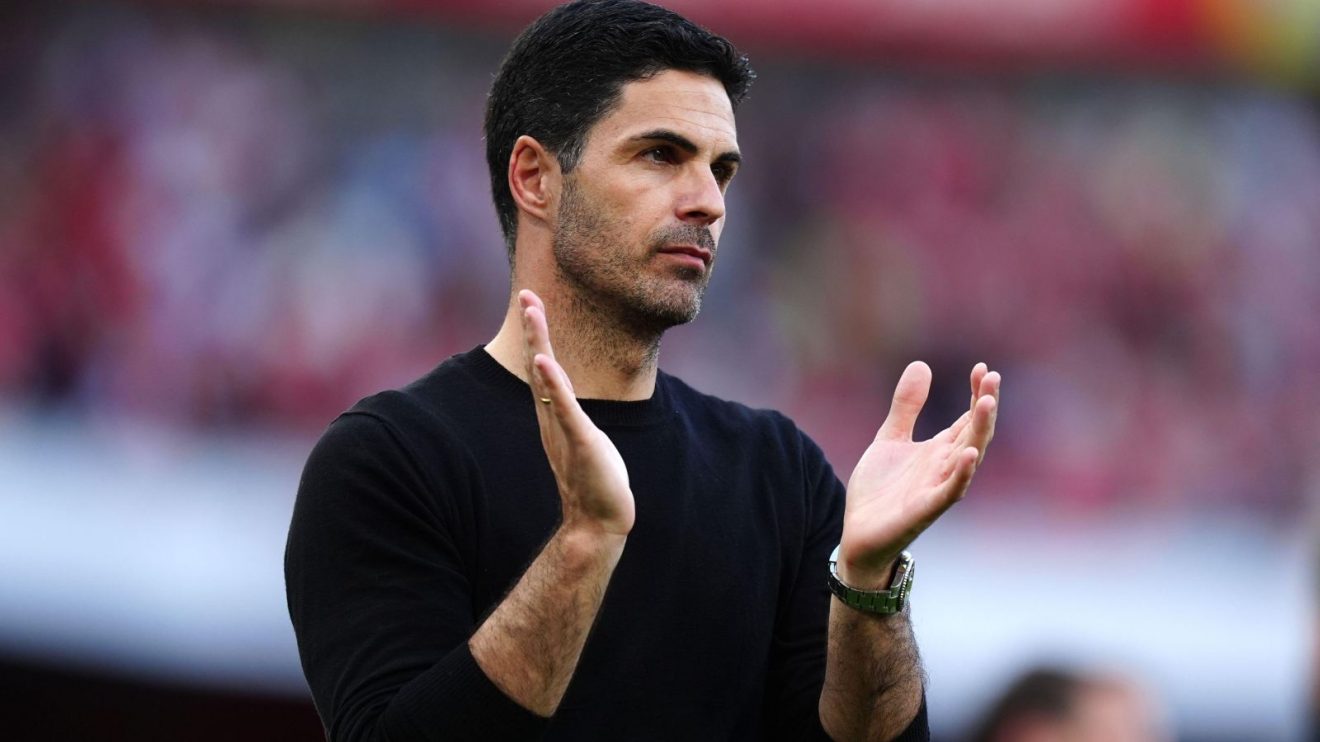Arsenal manager Mikel Arteta applauds the fans after a game