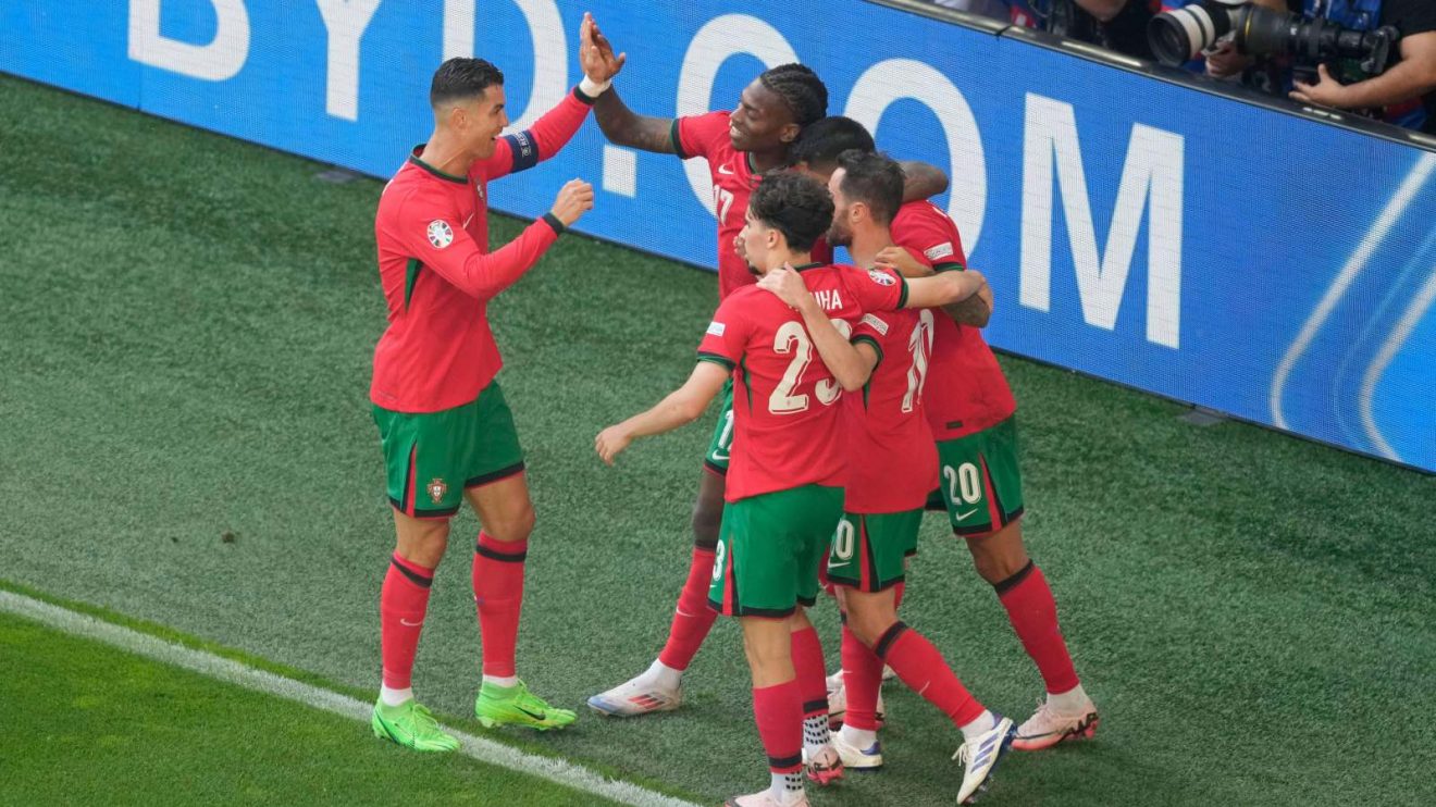 Portugal players celebrate Bernardo Silva's goal against Turkey