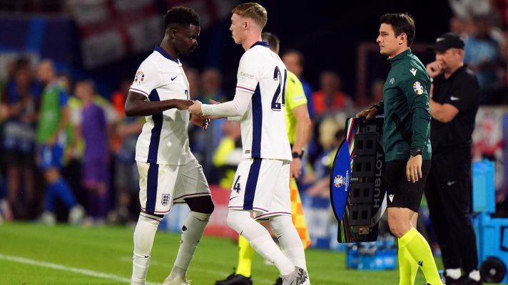 Bukayo Saka is replaced by Cole Palmer during England v Slovenia