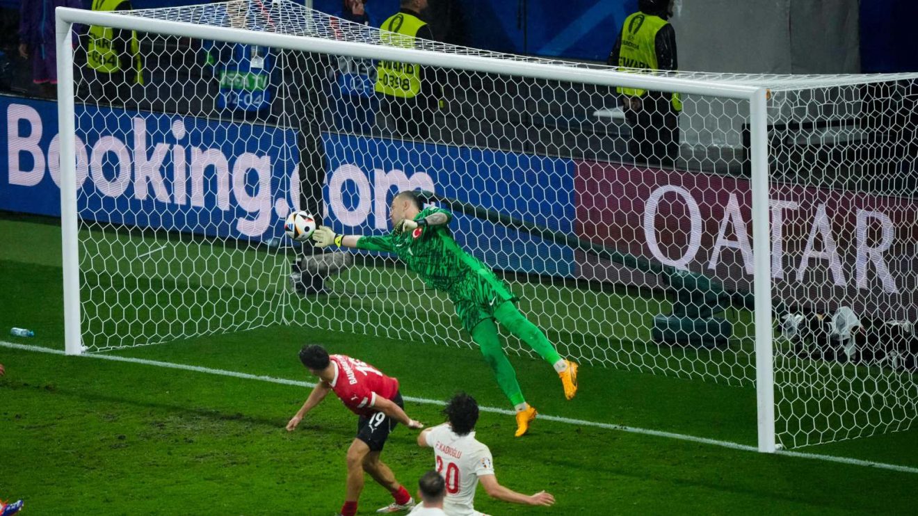 Mert Gunok makes ridiculous save for Turkey