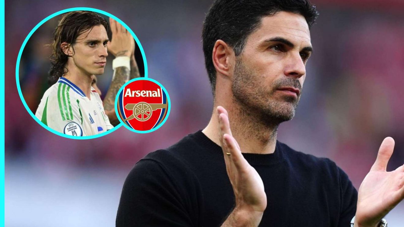 Arsenal manager Mikel Arteta and Riccardo Calafiori in a small circle