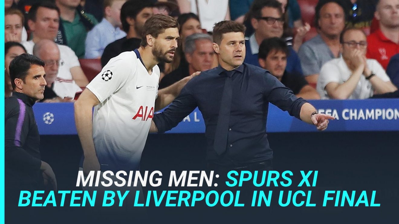 Mauricio Pochettino issues instructions to Fernando Llorente.