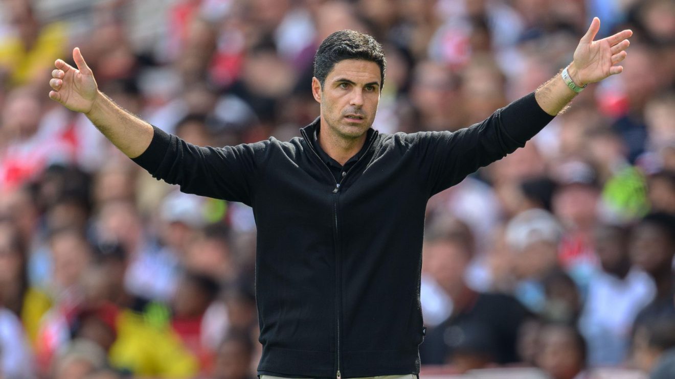 Arsenal manager Mikel Arteta reacts on the touchline