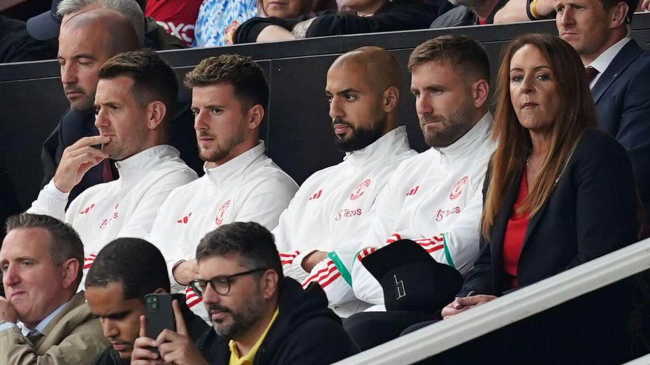 Luke Shaw sits with his Man Utd team-mates