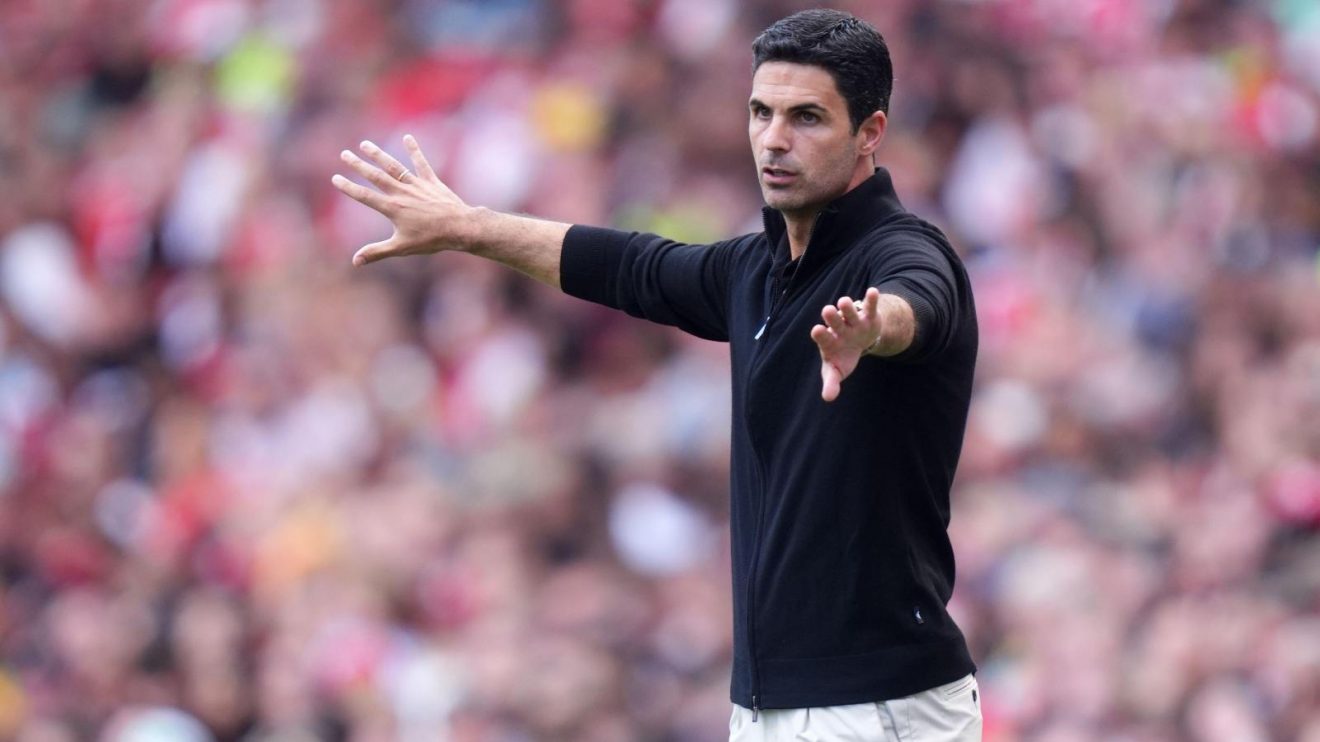 Arsenal manager Mikel Arteta gestures during a match