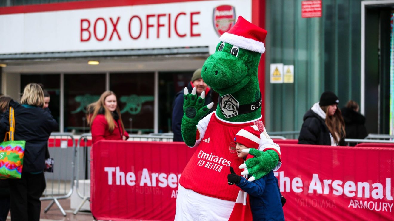 Arsenal mascot Gunnersauras