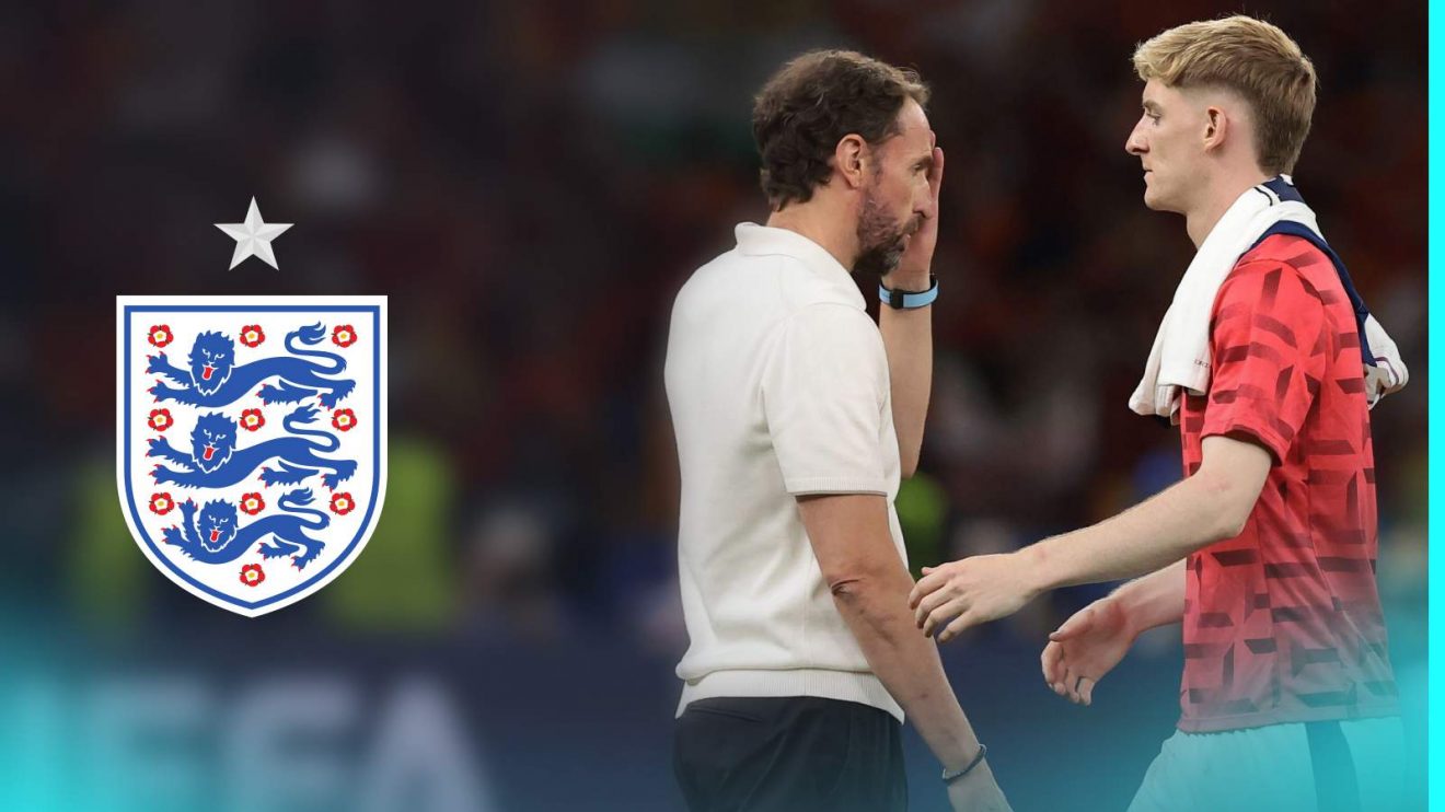 Anthony Gordon and Gareth Southgate with the England badge