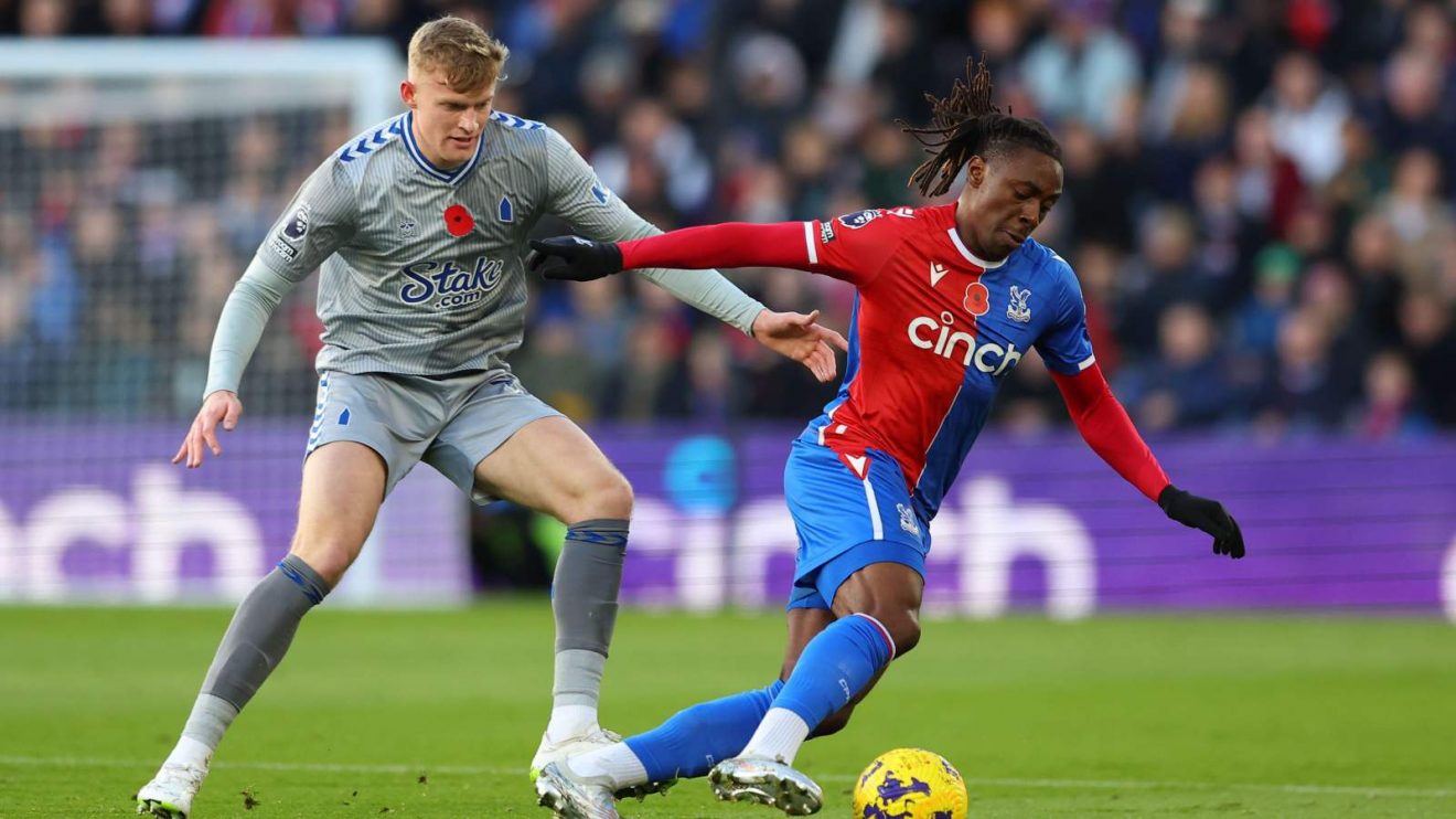Man Utd-linked Crystal Palace winger Eberechi Eze and Everton defender Jarrad Branthwaite during a match