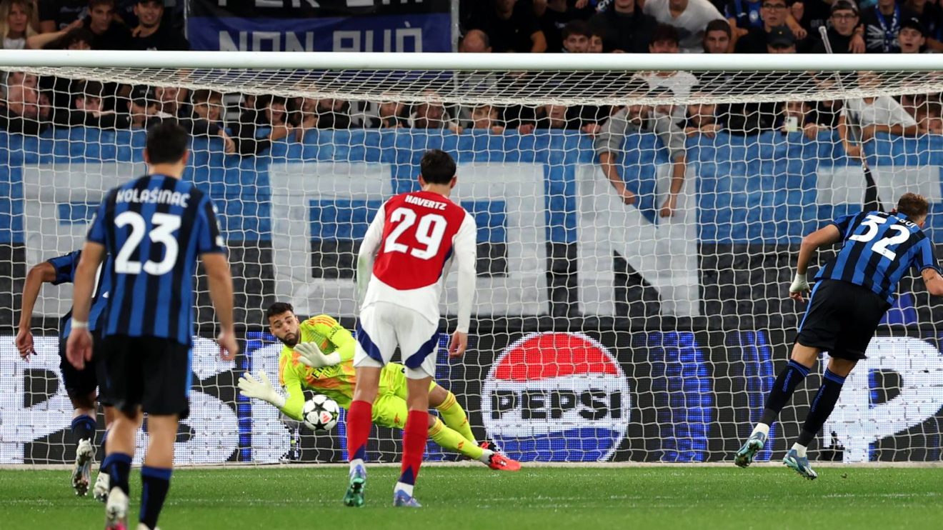 Arsenal goalkeeper David Raya saves a penalty by Mateo Retegui of Atalanta