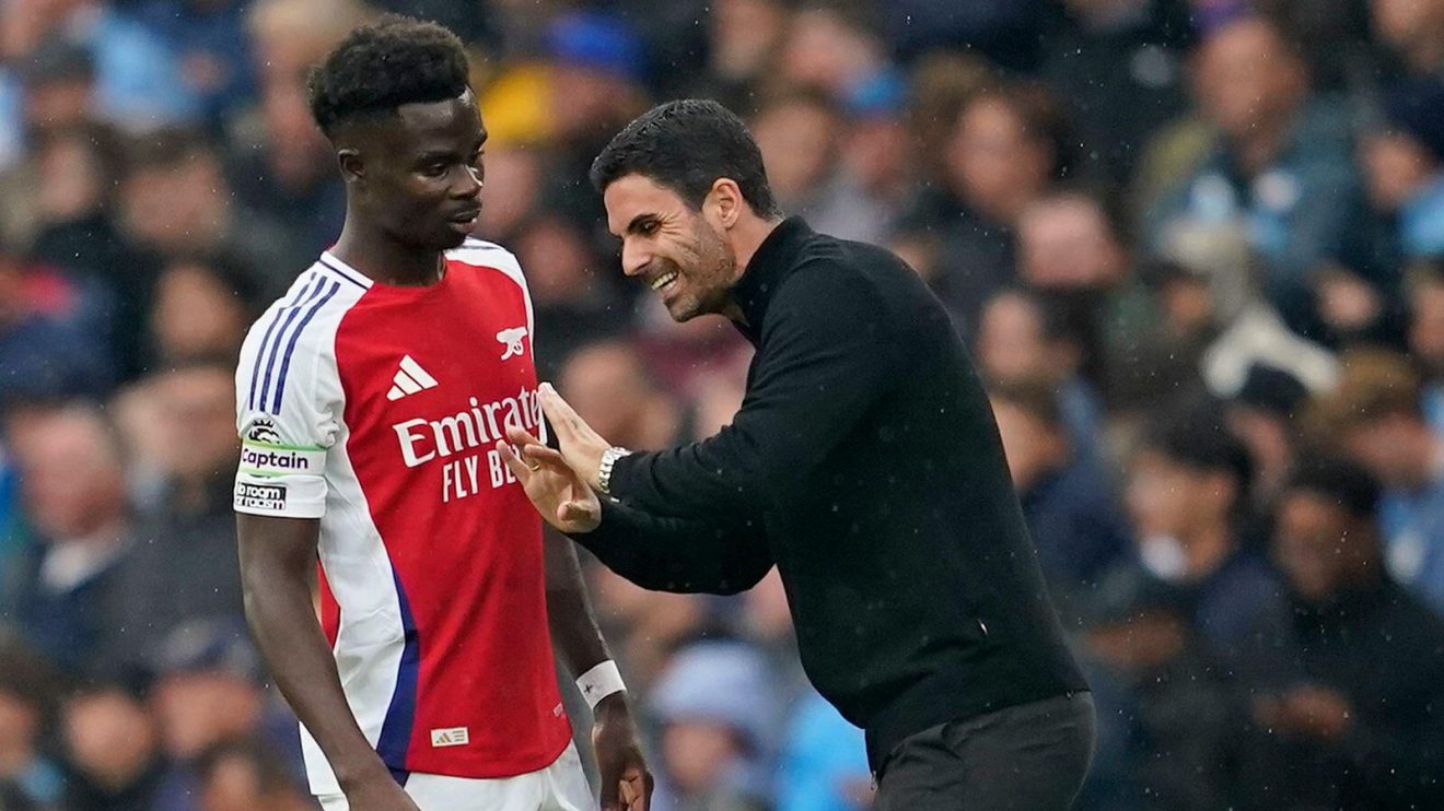 Arsenal player Bukayo Saka and manager Mikel Arteta