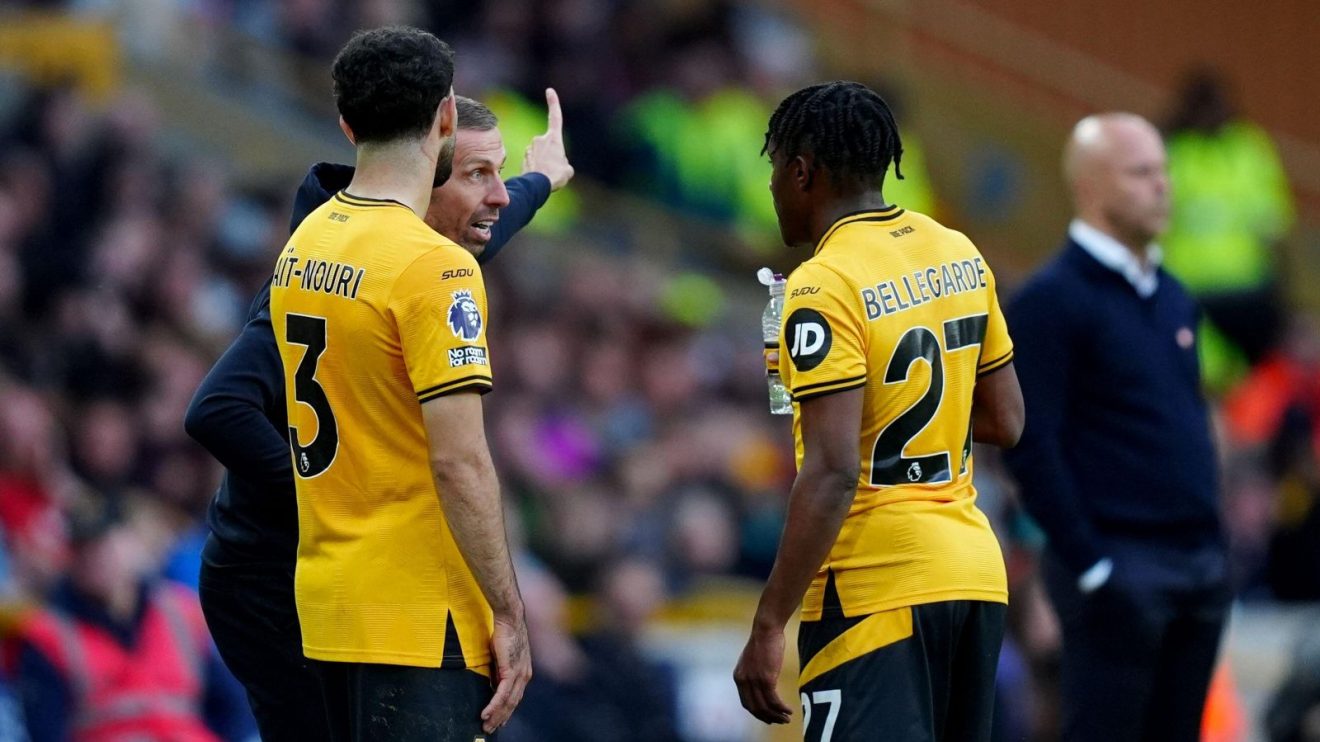 Wolves manager Gary O'Neil gives tactical instructions to Rayan Ait-Nouri and Jeanricner Bellegarde