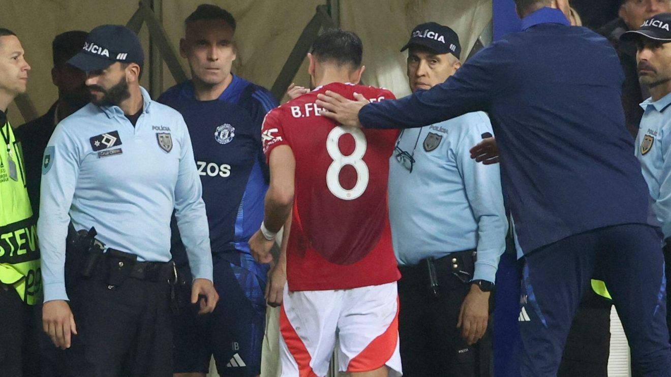 Man Utd captain Bruno Fernandes sent off against Porto